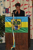 Schulleiterin Frau Schaffrinna begrüßt die Erstklässler und Erstklässlerinnen sowie Eltern, Großeltern und Geschwister.